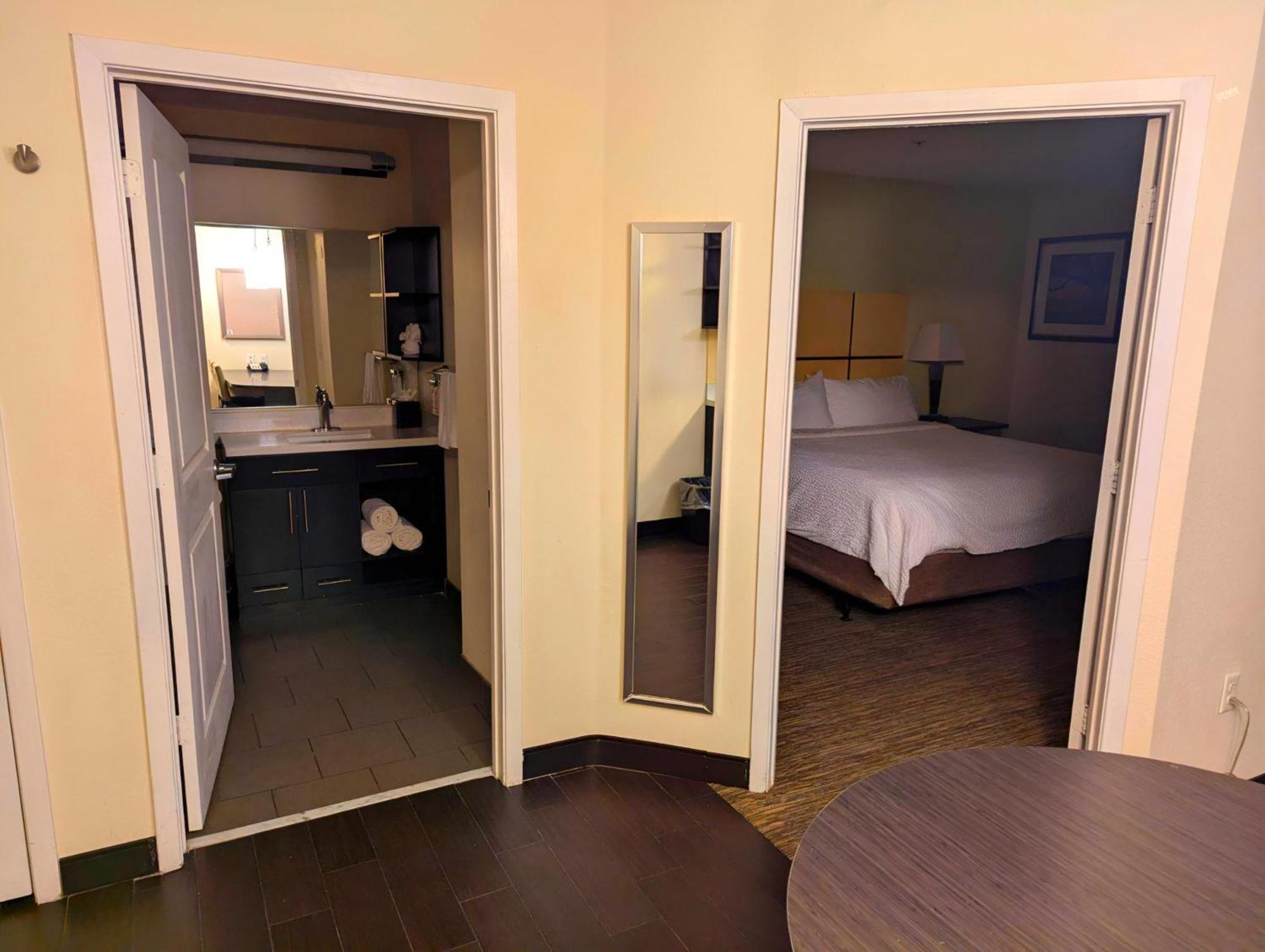 แคนเดิลวู้ด สวีท ซานอันโตนิโอ แอร์พอร์ต Hotel ภายนอก รูปภาพ